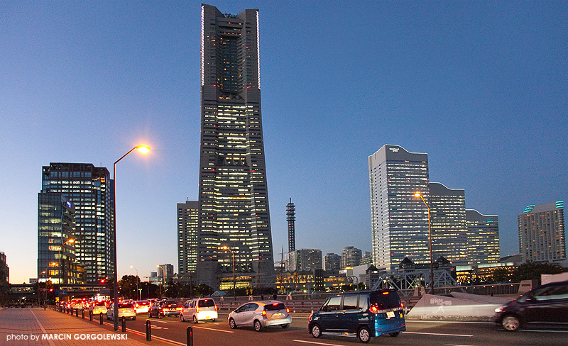 Landmark_Tower,Queen's_Tower,Kenmin_Kyosai_Plaza